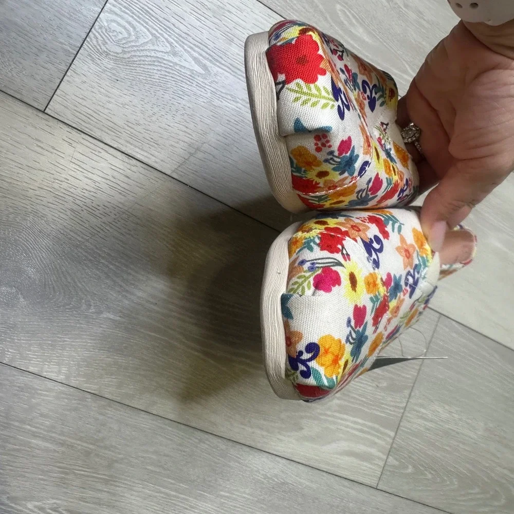 TOMS alpargata Canvas Slip On Shoes floral spring NWT summer‎ flowers 10